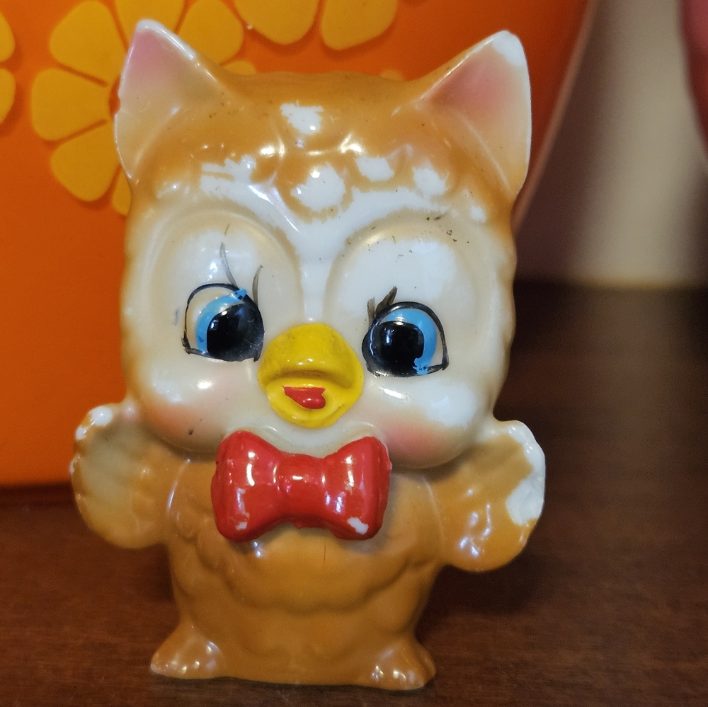 Kitschy Vintage Arnart Bowtie Flat Owl Figurine